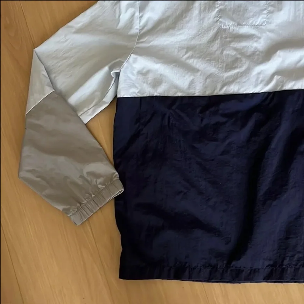 BOYS ANOREK HOODED WINDBREAKER SIZE M (8) BLUE